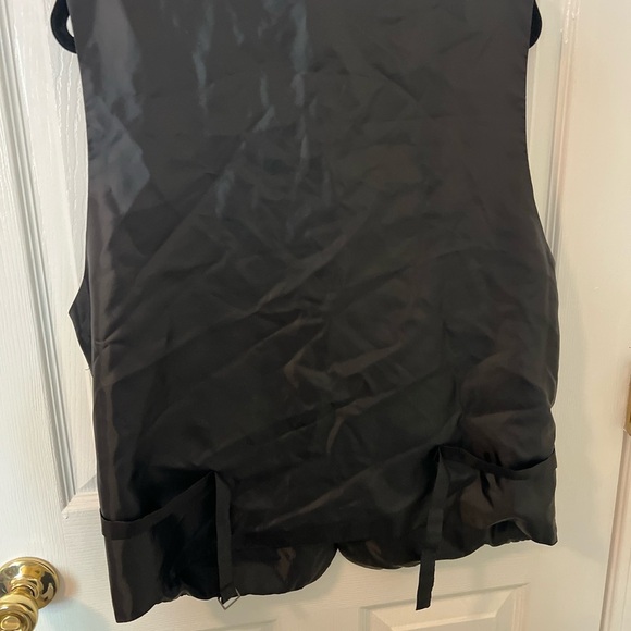 Black Vest - Picture 7 of 8